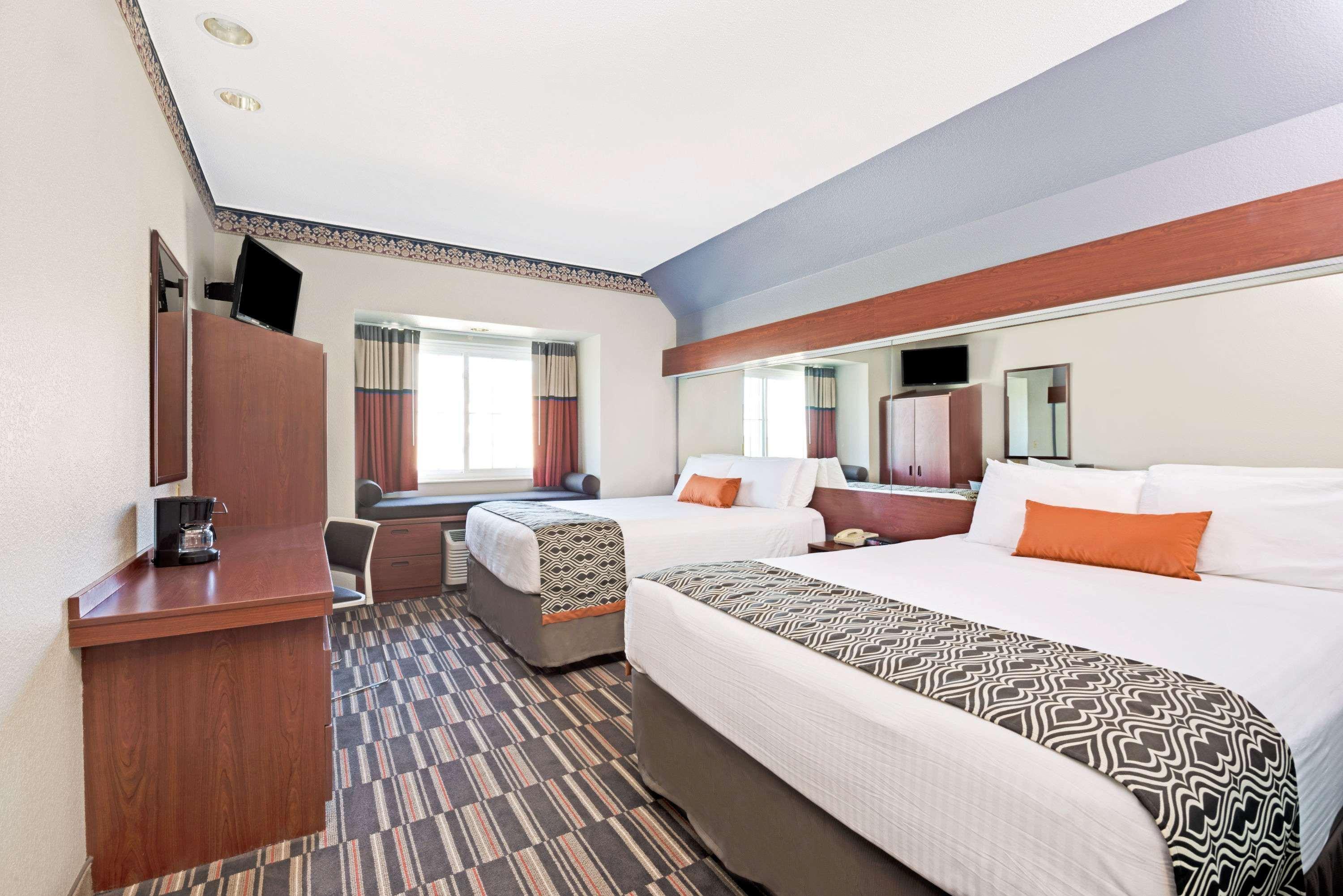 Microtel Inn & Suites Urbandale Exterior foto